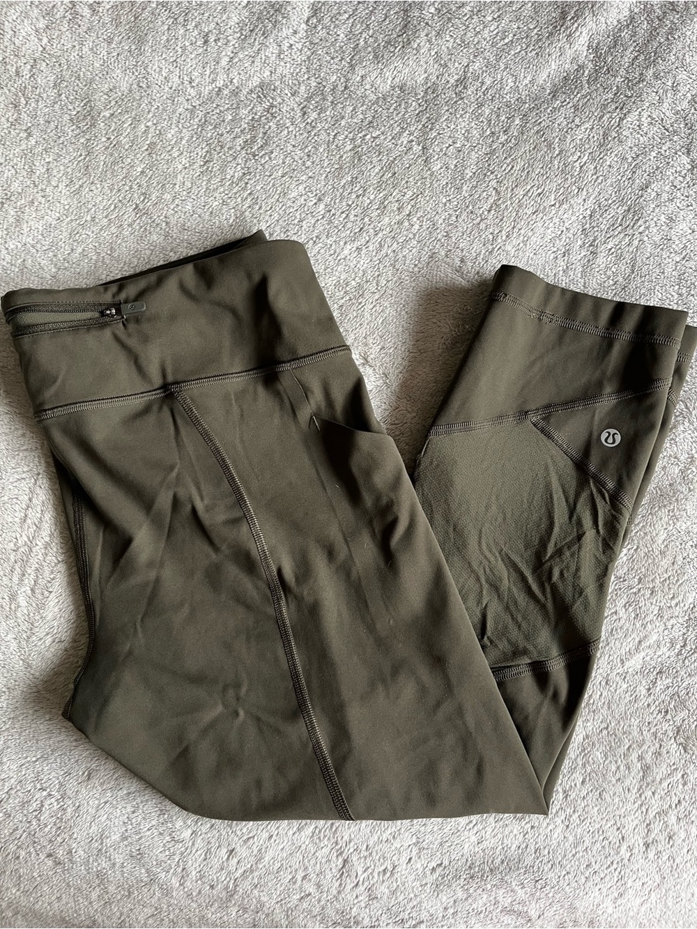 Lululemon Pace Rival Crop *Full-On Luxtreme 22" size 10
